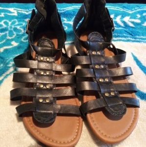 Women new sandles tried on for like 30mins